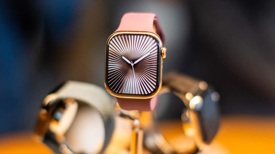 It's time you realized the usefulness of the smartwatch flashlight feature