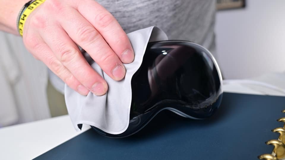 Apple's new & cheaper Apple Polishing Cloth almost as good as the original