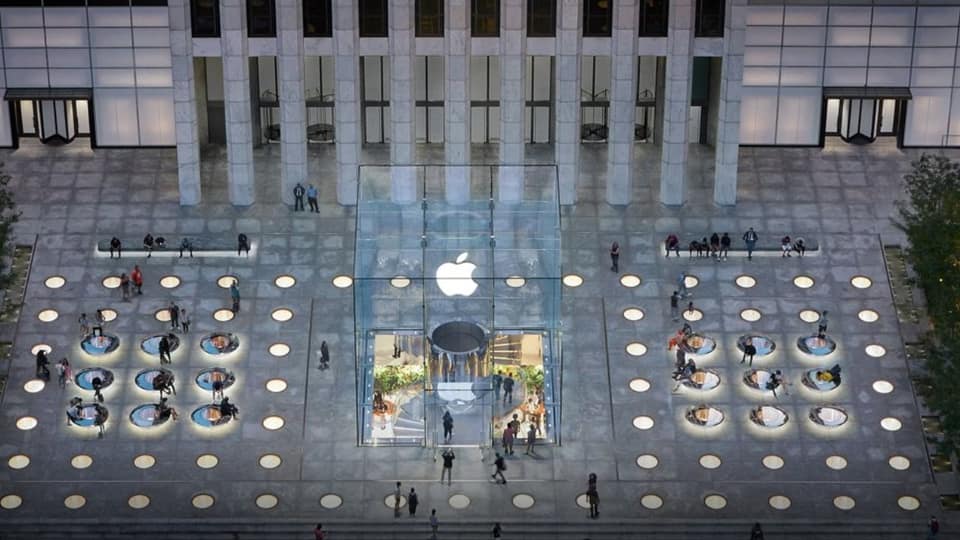 Don't expect to buy iPhone Duo at Apple Stores on Friday