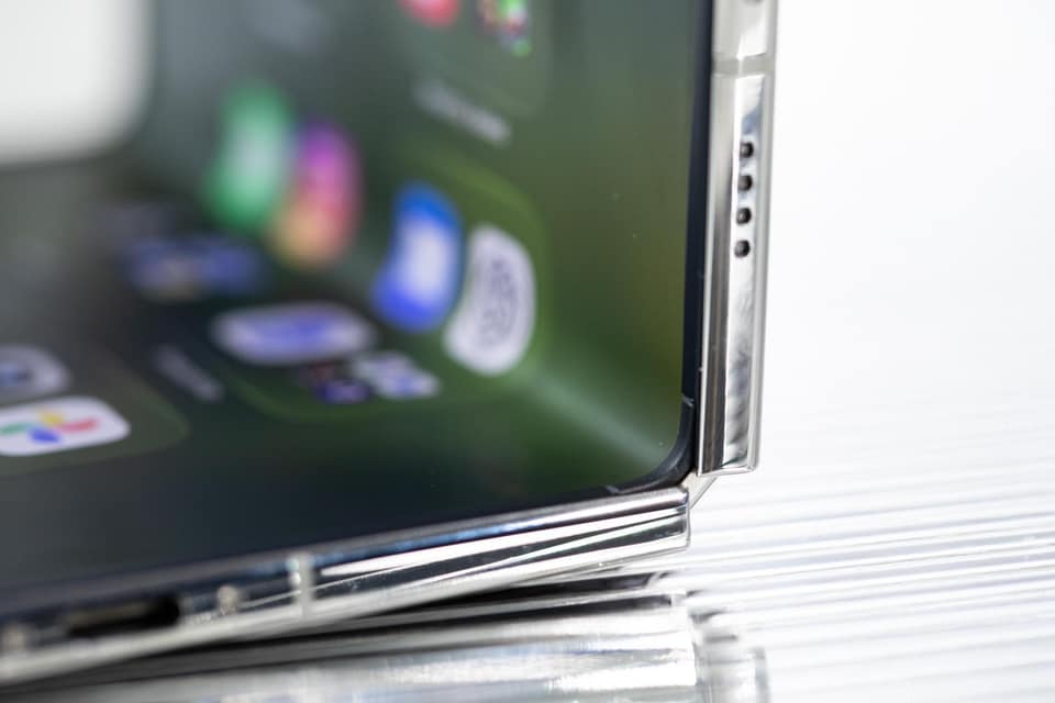 Apple says it only has &#8216;limited&#8217; iPhone Duo units for in-store sales