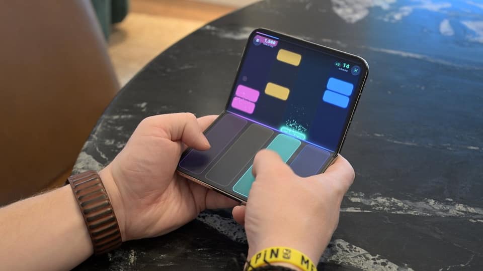 10 Apps to show off your new iPhone Duo's foldable features