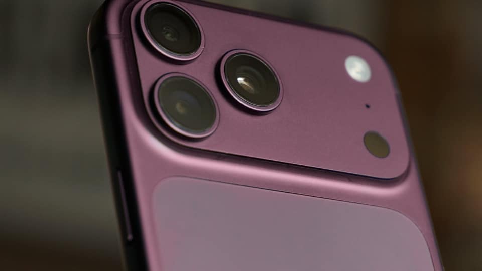 Viral in-store iPhone 18 Pro Max video is fake