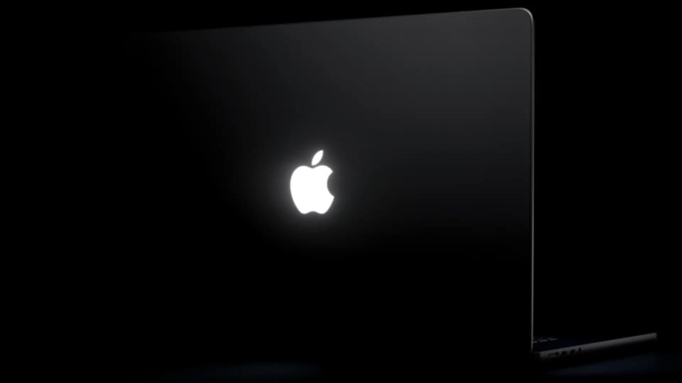 Here's a Real-World Look at the New MacBook Pro's Glowing Apple Logo