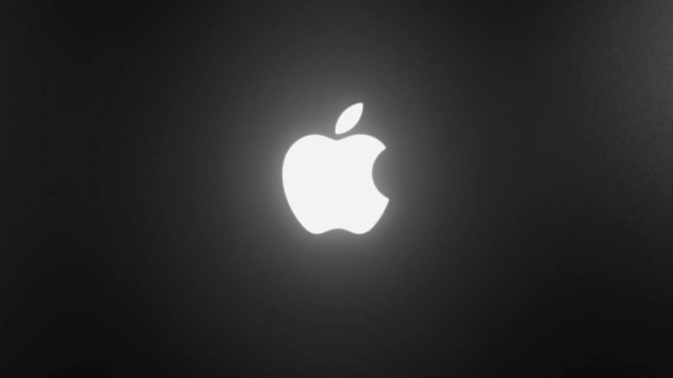 Illuminated Apple Logo Returns to MacBook Pro After 10 Years