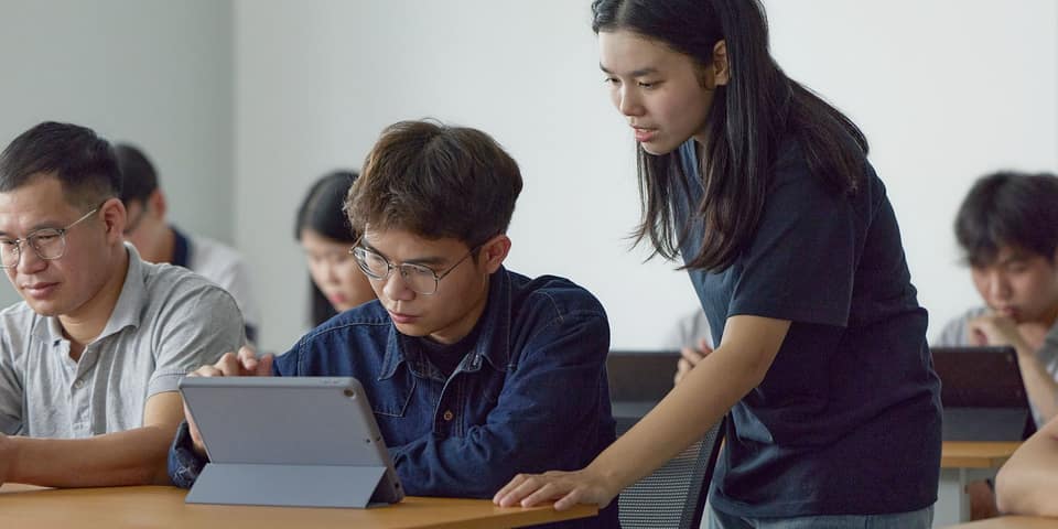 Apple expands educational program for its supply-chain workers in Vietnam