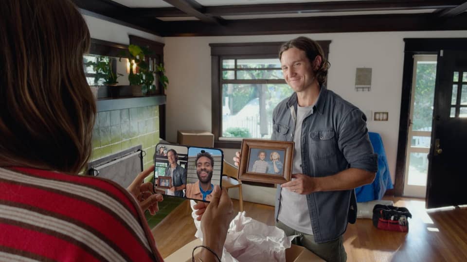 iPhone Duo's Hidden FaceTime Camera Takes 'Trash' Photos