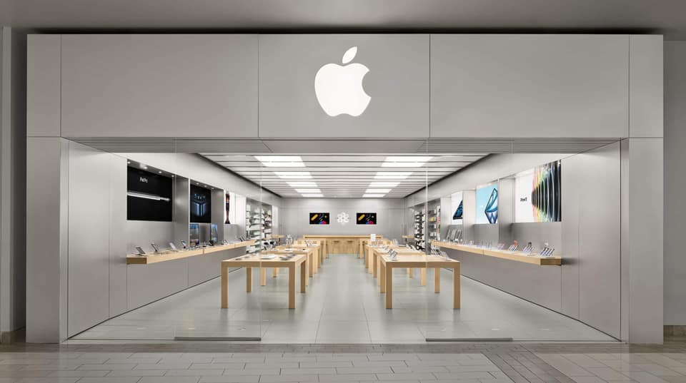 iPhone Duo queues form days before the doors open