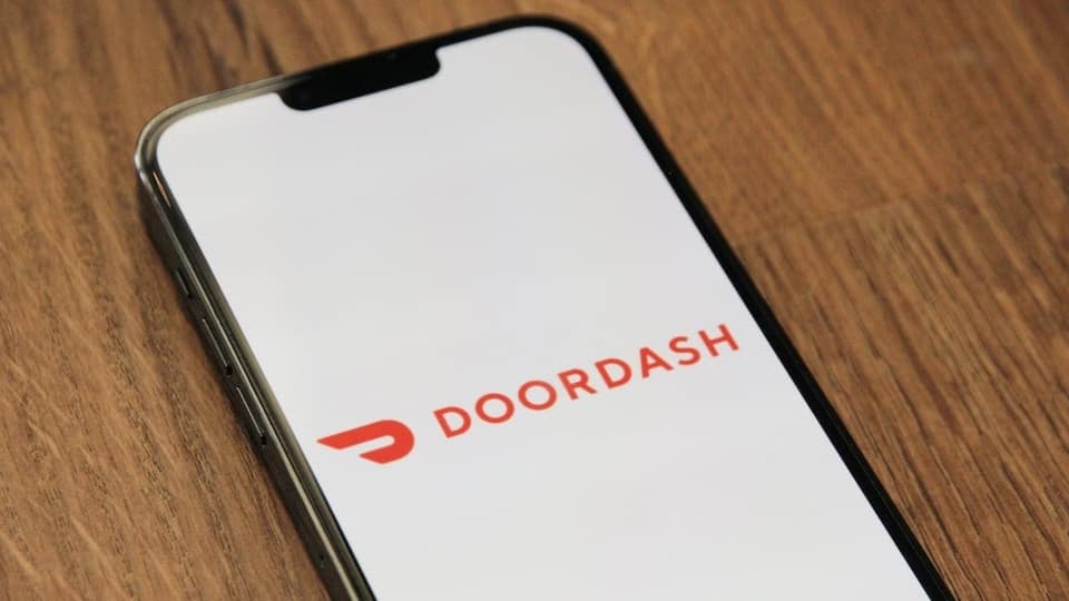 DoorDash to buy Instacart for $17 billion, slashing user options
