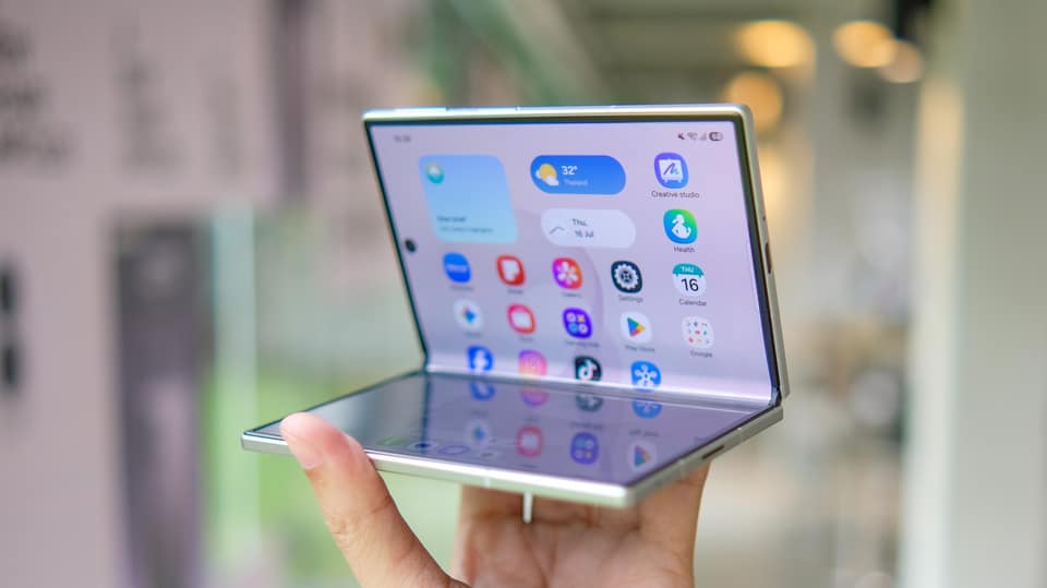 Can you use a screen protector with your foldable phone?