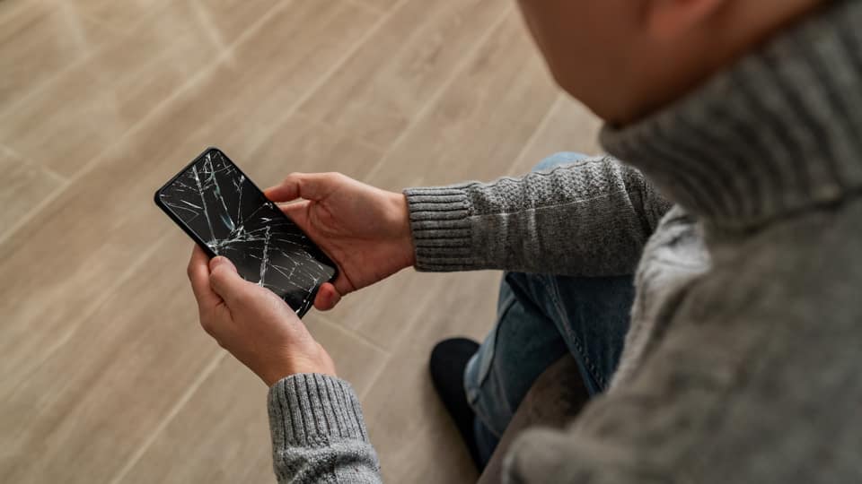 When is it no longer worth repairing your phone and buying a new one instead
