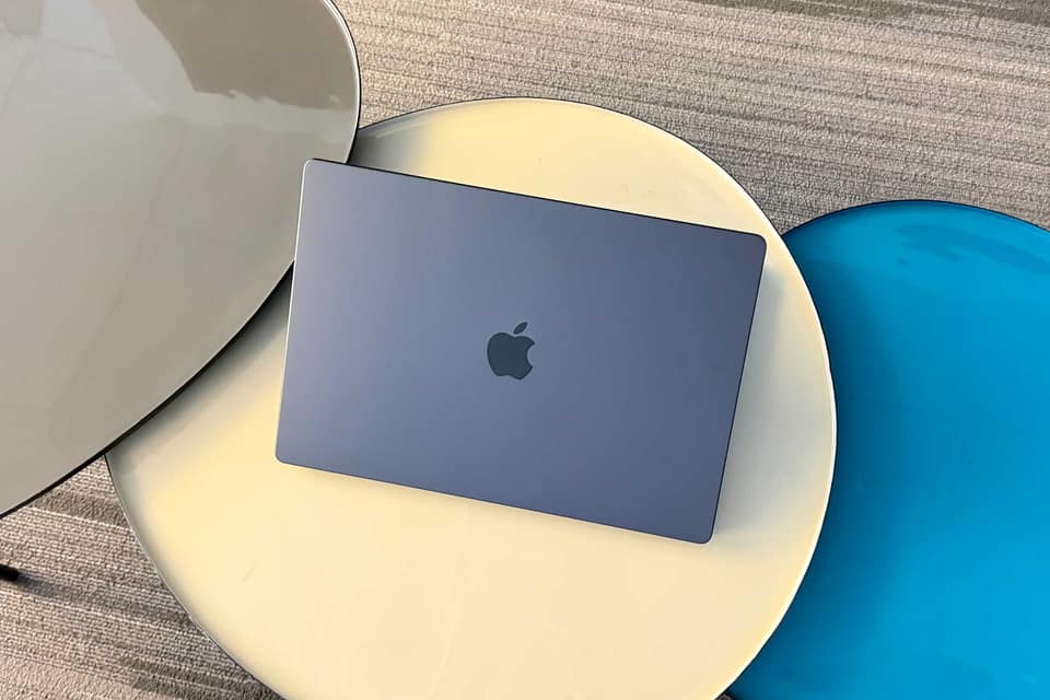 Touchscreen MacBook is set to launch on October 27