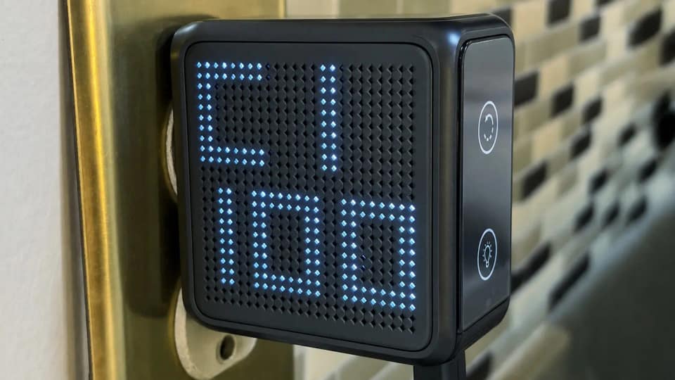 Powerful new multiport charger has the coolest display ever [Review] ★★★★★