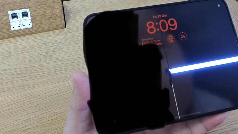 Apple acknowledges social media reports of iPhone Duo screen cracking