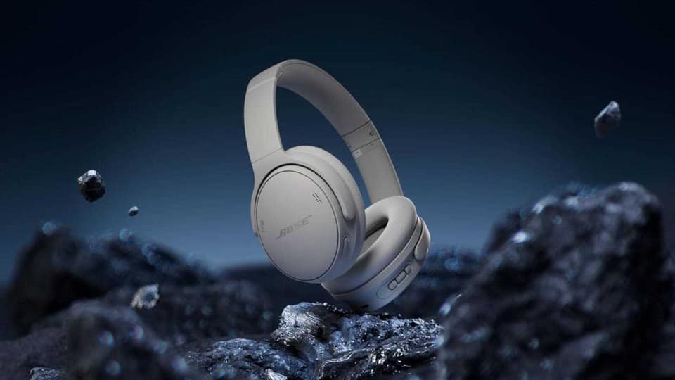 Bose’s flagship noise cancelling headphones are $400 less than AirPods Max today