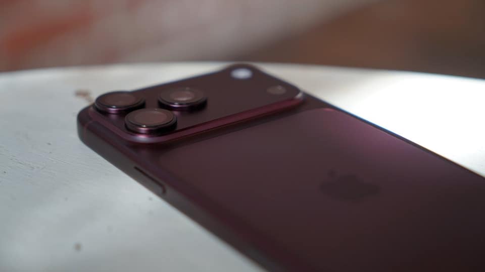 Apple trails Samsung as global smartphone shipments hit a 13-year low