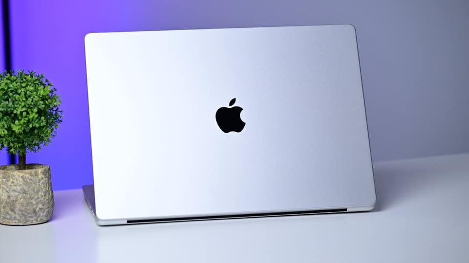 Touchscreen MacBook Pro & OLED iPad mini rumored for October 27 Apple event
