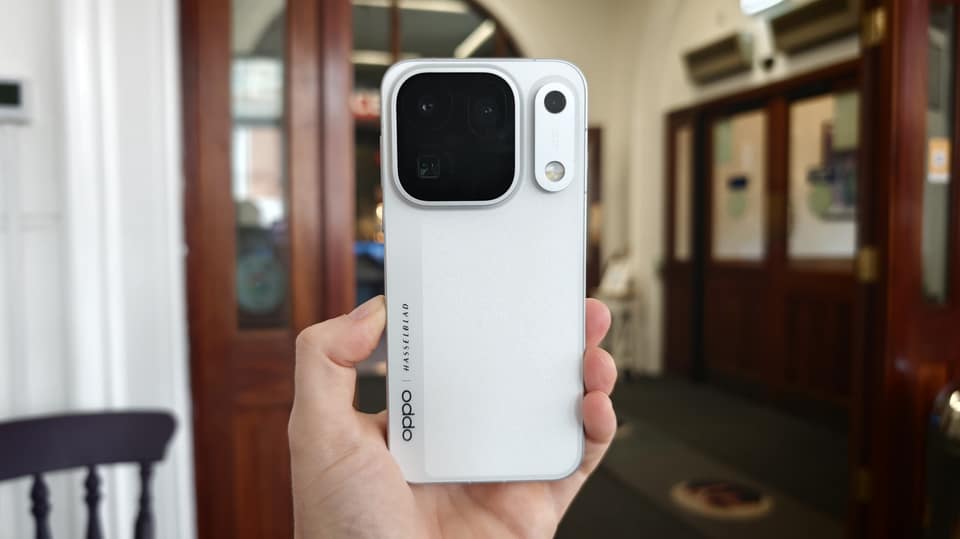Oppo Find X10 Pro Max hands-on: Triple 200-megapixel cameras but few surprises