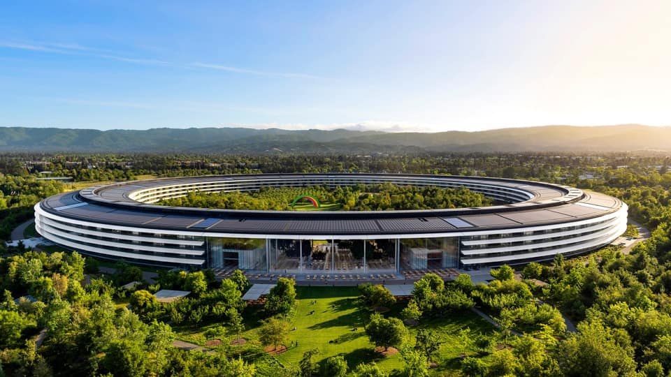 Apple Display Veterans Step Back as New Leaders Take Over