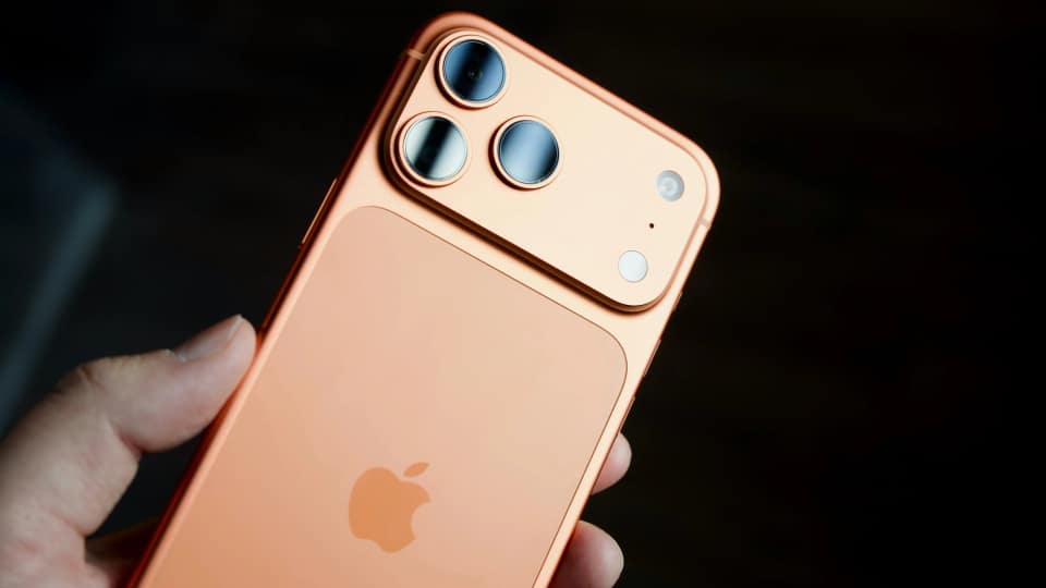 Apple again extends free iPhone satellite access by one year