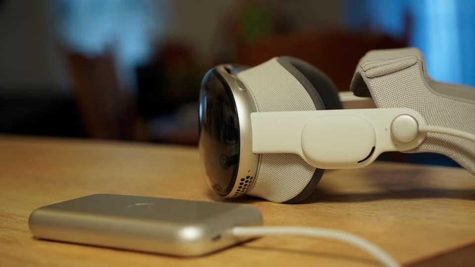 Bug fixes and performance improvements are all you'll find in visionOS 27.2