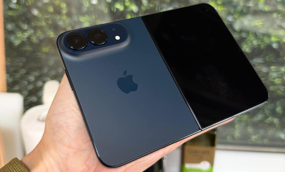 iPhone Duo Launch Begins as First Orders Reach Customers